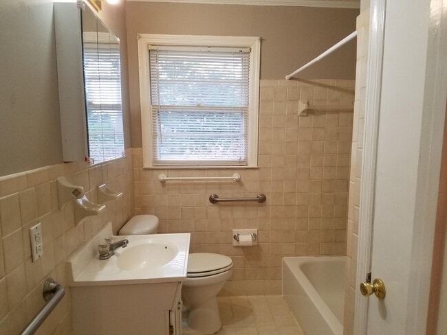 Photo - 2233 Garrison St
