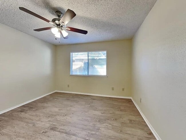 Photo - 6118 Mossgrey Ln