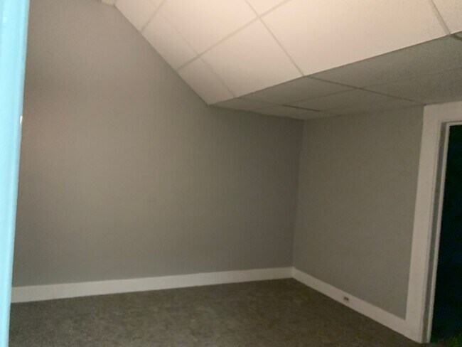 123 W Franklin St Unidad Upper Apartment