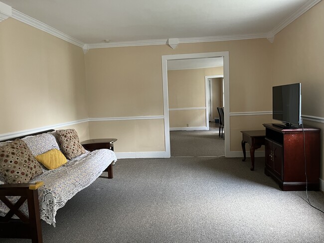 living room - 316 S Plain St Townhome