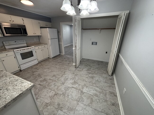 Photo - 2403 Rodney Dr Unit SE