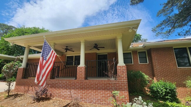Photo - 203 Springdale Dr