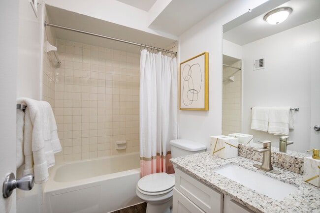 Del Oro Apartment Homes