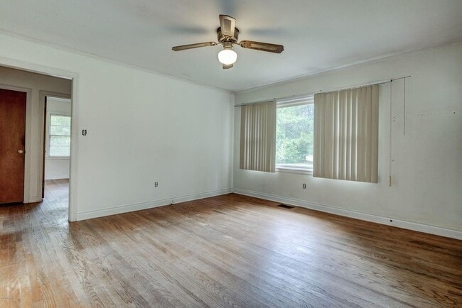 Photo - 219 Spruce Cir