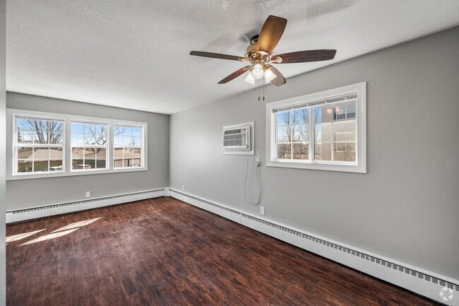 Building Photo - Spacious 1BR/1Bath Available Now! Unit 4 Rental