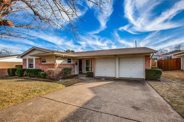 Photo - 823 Wisteria Way House
