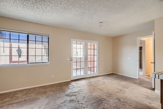 Photo - Sparkling Clean 2 bedroom, 2 bathroom upst... Unidad 376