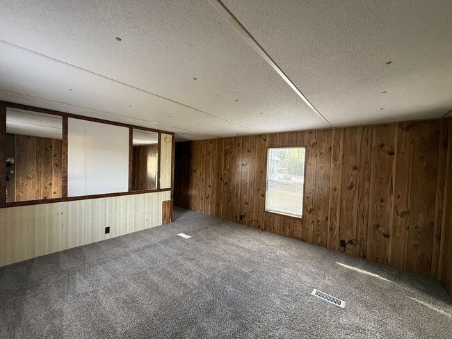 Photo - 2 bedroom, 1 bath Mobile Home