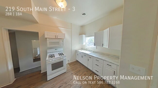 Photo - 219 S Main St Unidad 3