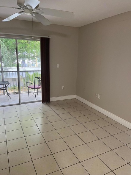 Photo - 11307 SW 200th St Unidad 313B