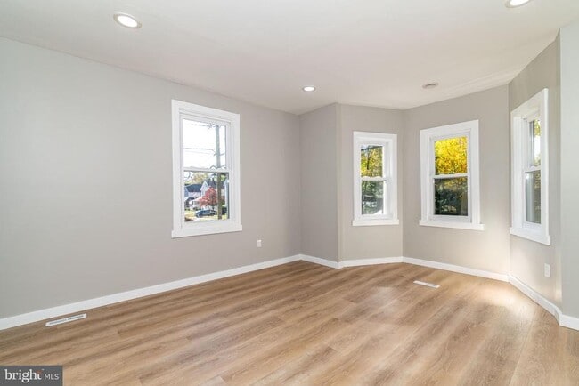 Photo - 127 S Church St