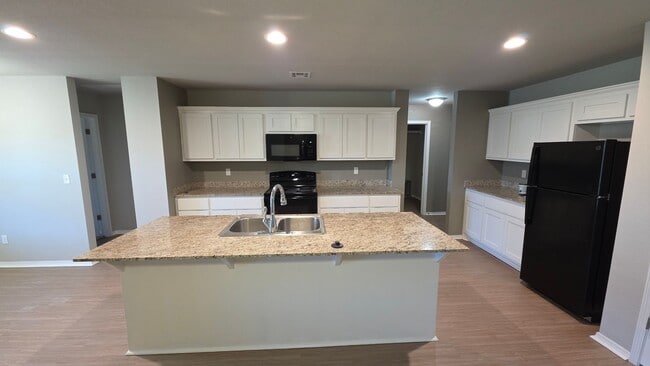 Photo - Great newer 3 bed 2 bath duplex.
