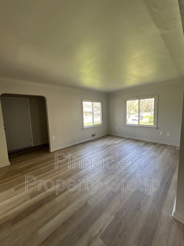 Photo - 834 N Leroy St