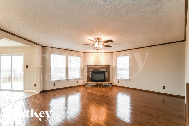 Photo - 19528 Windwood Pkwy