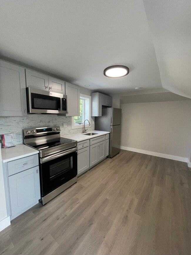 Building Photo - 45 Fenwick St Unit 2 Rental