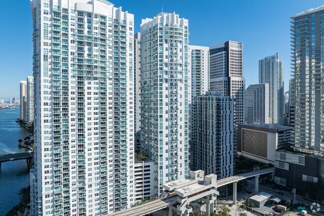 41 SE 5th St - Brickell On The River