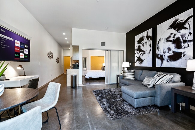 Building Photo - 3007 Beacon Ave S