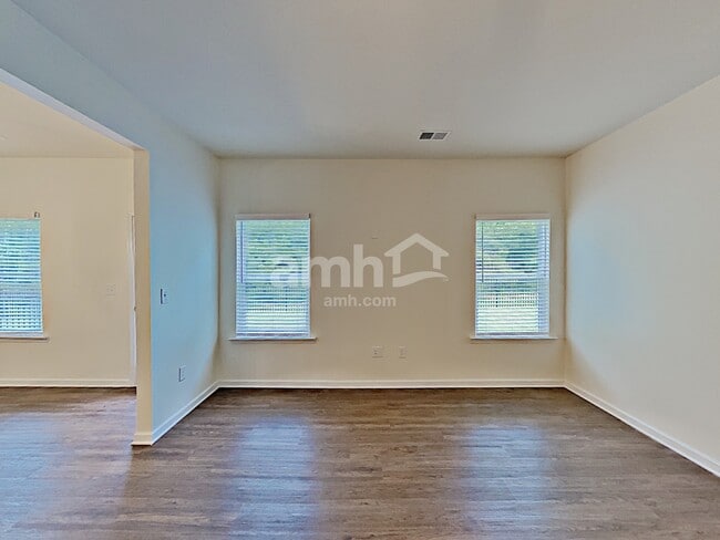 Photo - 701 Woodall Rd