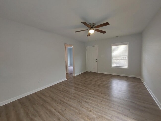 Photo - 410 E 9th St