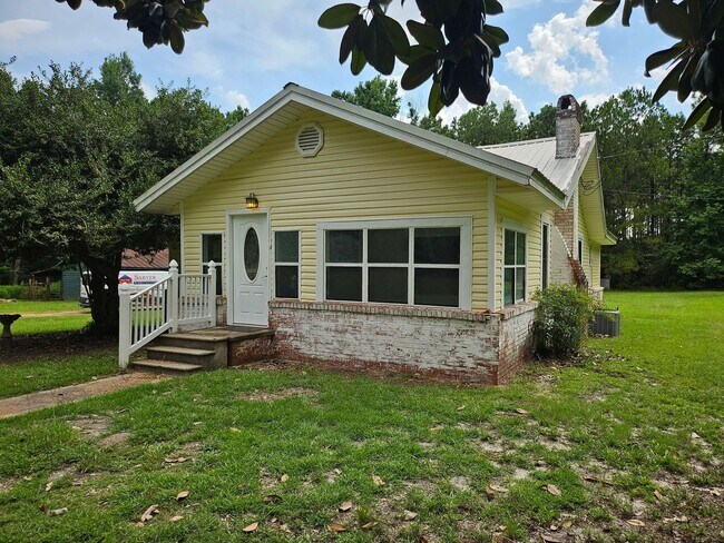 Building Photo - 1046 Miers St Rental