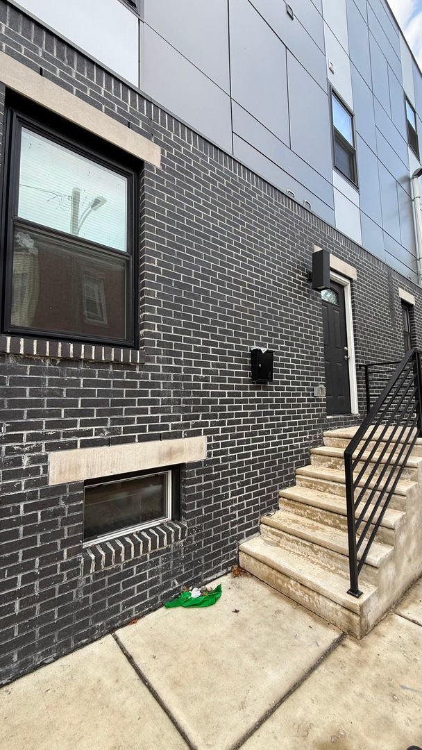 Building Photo - 5328 Vine St Unit 4