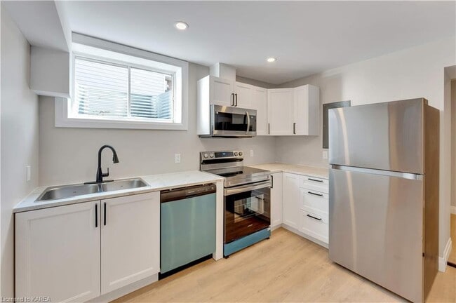 Photo - 189 Sidney St