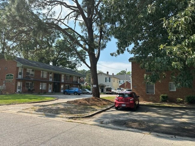 Building Photo - 1805 E 6th St
