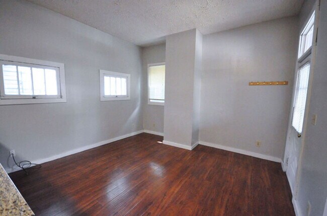 Photo - 1518 Worthington St Unit A