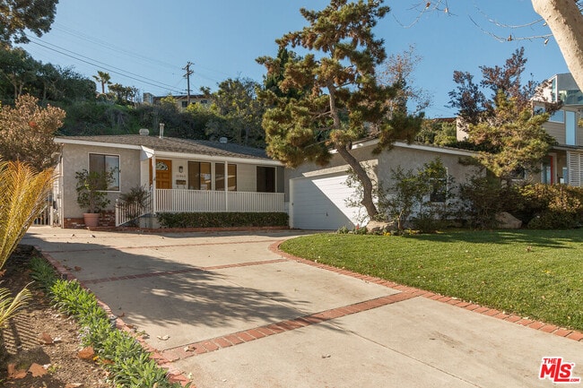 Photo - 11940 Woodbine St House