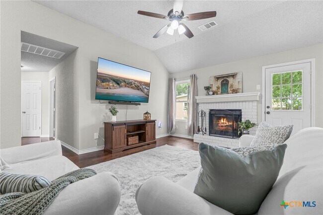 Building Photo - 2804 Bluejay Dr