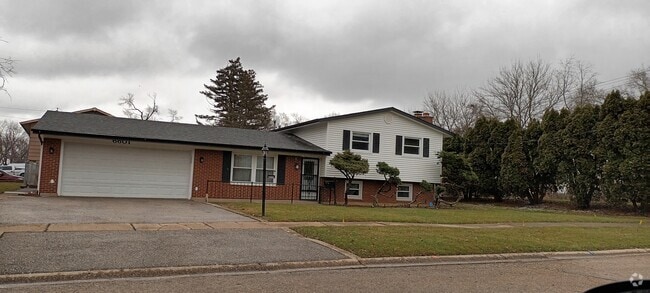 Building Photo - 6601 Deerpath Ln Rental