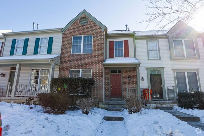 Building Photo - This 4 level townhouse in Westridge won't ...