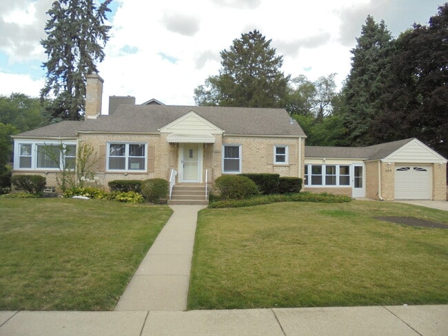 Building Photo - 408 W Sunset Rd