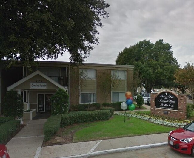 Building Photo - 777 Bateswood Dr Unit c1