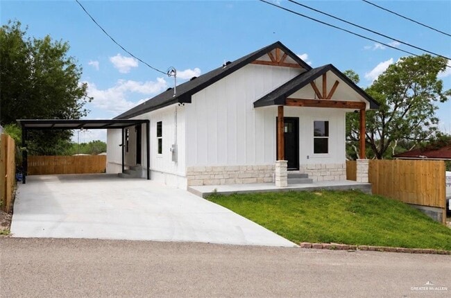 Building Photo - 15 Elias Lopez St