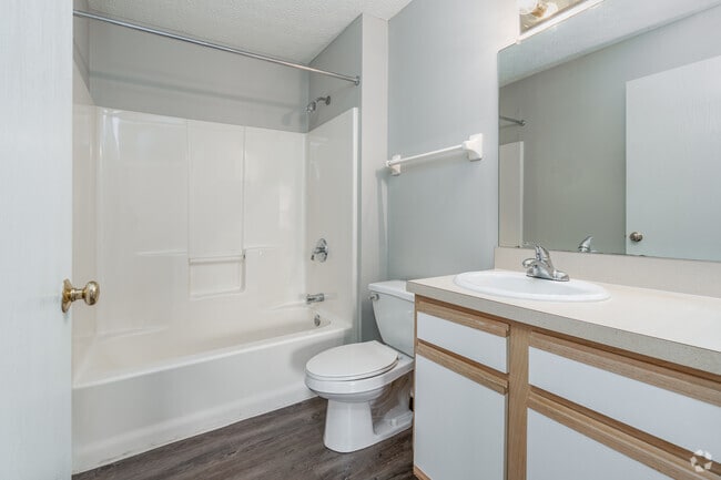 2BR, 2BA - 990SF - Bathroom Mid Upgrade