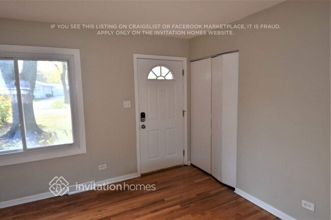 Photo - 724 W James St