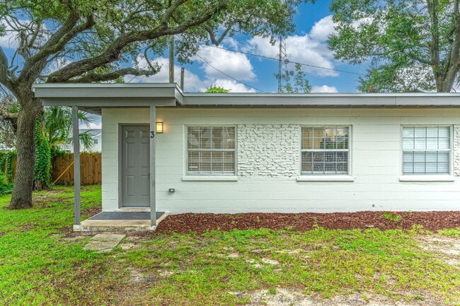 718 Eglin Pkwy NE