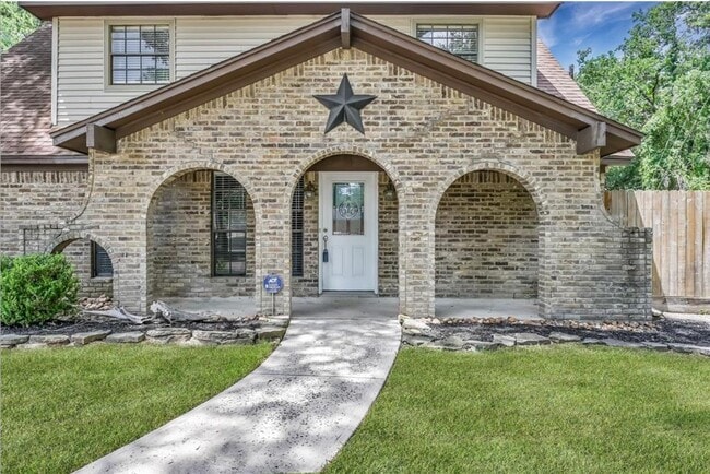 Photo - 6803 Lynngate Dr House