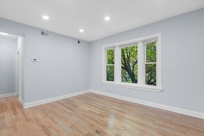 Photo - 3805 W Belle Plaine Ave