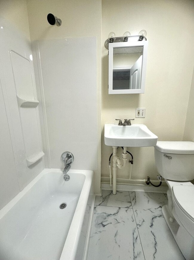 Photo - 4 Central St Unit 4-2 Central/LIN