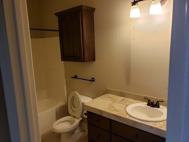 Photo - 310 Ashbrook Ln