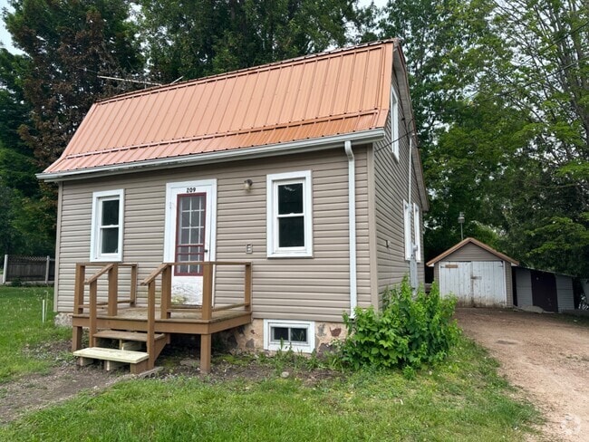 Building Photo - 209 Pine St Rental