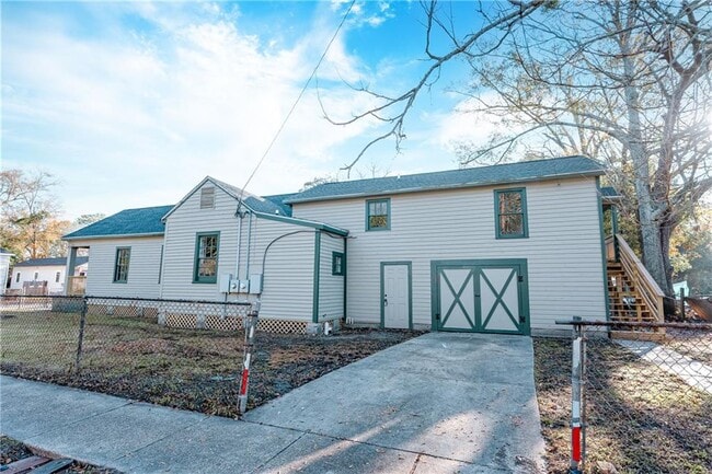 Building Photo - 1013 Elmira St Unit B