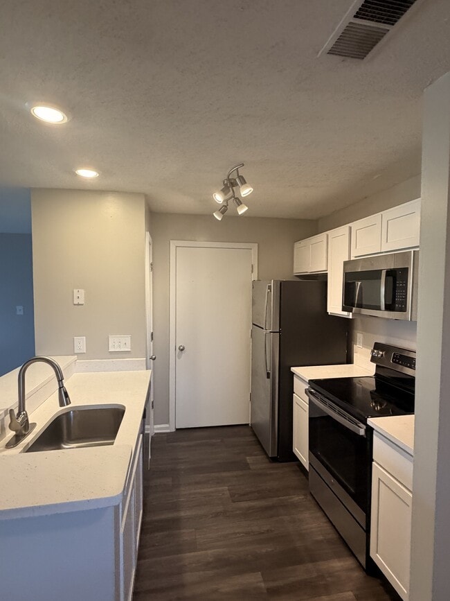 Building Photo - 20 Hamiltons Harbor Dr