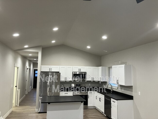 Photo - 329 3rd Ave W