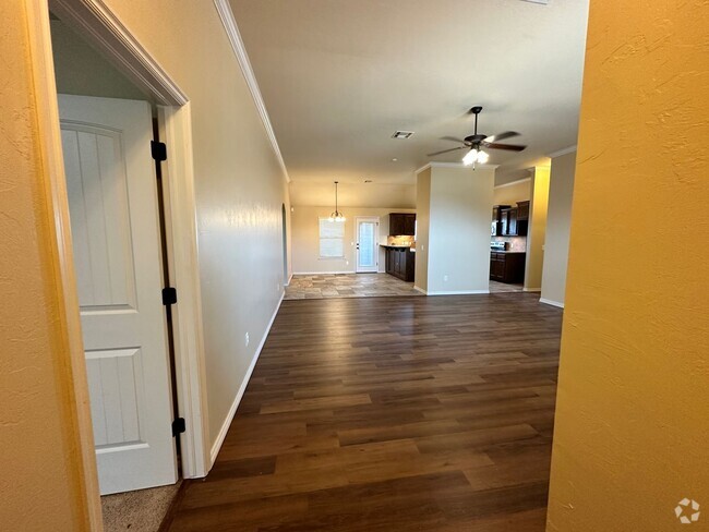 Building Photo - 4 Bed Edmond Rental