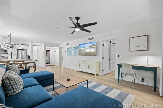 Photo - 221 Brackenwood Terrace