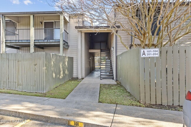Building Photo - 220 Doucet Rd Unit 203a