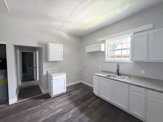 Photo - 765 Grand St